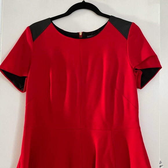 beautiful blouse never worn - Picture 2 of 3